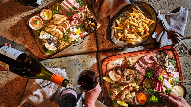 カフェ&ダイニング ゼルコヴァの施設画像1