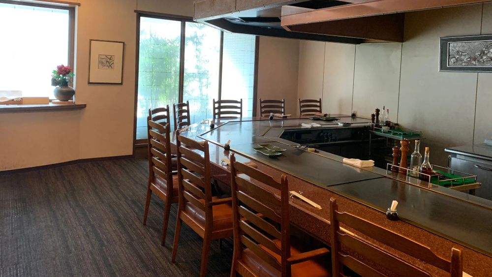 鉄板焼 華山 / ザクラウンパレス高知の施設画像1