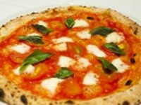 マルゲリータ - 定番！トマトとモッツアレラチーズ  [サラダ付き]