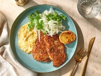 【TAKEAWAY】パルメザンチキンシュニッツェル- クリームコーンとフェンネルサラダ