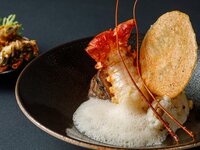 （ディネハーフコース・A・B）三重県産伊勢海老のロースト 伊勢海苔香るバターソース