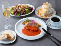 [Weekday only leisurely lunch course] ~ Toast drink + salad + main dish + dessert + CAFE