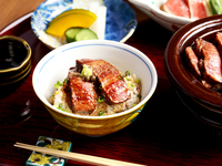 【一人土釜の肉まぶし】八代目儀兵衛「翁霞米」と希少部位の炭火焼