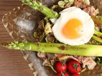 [贅沢コース]　前菜、お魚とお肉のWメイン、お好み焼きや焼きそばなど全７品