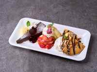 お祝いメッセージ付きデザート盛合わせプレート（有料）