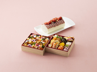 【通常】　ひなまつりお祝いセット　「花」　（ひなまつり二段重＋ひなまつりロールケーキ）　【当日代金引換用】