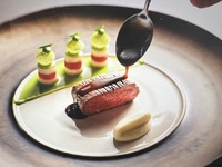 Lunch【16,000】京都の料亭御用達・丸弥太の厳選鮮魚と、京都中勢以の熟成神戸牛を贅沢に味わうコース
