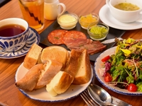 【12/26-30祝日モーニング】TINY BREAD 朝食パン食べ放題(90分・サラダ・ドリンク付)