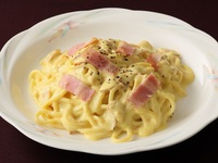 スパゲッティカルボナーラ（スープ・サラダ付き）