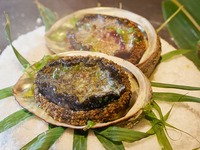 Kobe beef cow from Kawagishi Ranch and "live abalone" 39,000 yen course