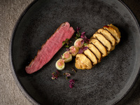 《オンライン予約特典あり》2階「DEK DINING」ディナーコース(8,000円)+乾杯用スパークリングワイン1杯プレゼント