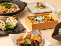 飲み放題付き【夏　〜彩(いろどり)コース〜】豚の角煮や富嶽白鶏の柚子胡椒焼き、久慈タコと枝豆の羽釜ごはんなど全8皿