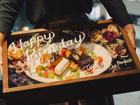 【New Anniversary DINNER COURSE】～乾杯酒 & 豪華なアニバーサリープレートデザートBOX付き～