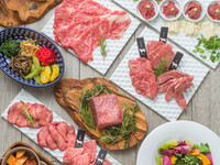 【極上コース　税込み8250円】熟成肉を思う存分堪能できる贅沢プラン】厚切タン食べ比べ、カルビ、ロース、サーロインと上赤身の焼きすき食べ比べ、熟成牛6種盛り、本日のホルモン他全１４品