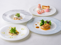 [Jubiläums-Mittagsplan] Monatliches Mittagessen + Hummerbiskuitcreme + ein Getränk + Festtagsstrauß + Festtagsdessert