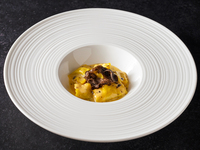 【僅限午餐】Rosa Alpina 5,500日圓～適合商務宴請或朋友聚餐～主菜以魚肉為主～有包間