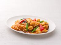 【アラカルト】17.イカと野菜の四川辛子香料炒め　中盆