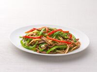 【アラカルト】40.牛肉とピーマンの細切り炒め（青椒牛肉絲）小盆