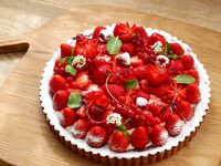 (25cm) Seasonal Fruit Tart [Serves 8-12]