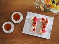 【オプションメニュー】お祝いを華やかに彩るナンバーケーキ（メッセージプレート付き）