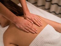Aromatherapy oil treatment (legs + back + upper legs + décolleté + head) 60 minutes