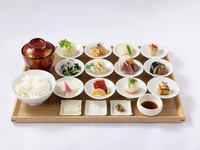 Lunch: Reservations for seats only (3 people)