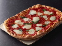 定番ピッツァの贅沢ランチ “ブッファラDOP“ランチコース