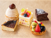 季節のデザートとアイスクリームの“欲張り”セット