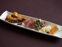 B-Plan (2 hours free drinks, hors d'oeuvres included)