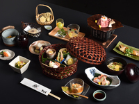 朴葉焼き　水蓮コース Main dish is Japanese black beef ( Hohbayaki Style) 