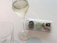 ウェブ限定MENU  SPÉCIAL(ムニュスペシャル)グラスシャンパン１杯と3種類の土産のお菓子付プラン