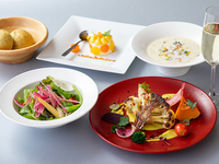 【土・日・祝日 オンライン限定！乾杯スパークリングワイン付き】ホリデーベジフルコース［ランチコース・全4品］