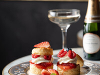 Seasonal scones/ strawberry (champagne set)