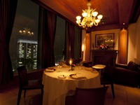 Christmas Special Dinner Course + Bottle of Dom Pérignon Champagne + Bouquet of 108 Roses [Guaranteed Private Room for Gourmets] ¥378,400 for 2 people