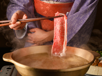 From 12/20 — Christmas Limited Sukiyaki & Shabu‑Shabu Kaiseki B. Includes a complimentary glass of sparkling wine. ¥33,000. Enjoy luxurious ingredients including A5 Yonezawa beef A5 sirloin — served as sukiyaki or shabu‑shabu.