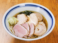 Anatra e uovo con sardine essiccate e soba alla salsa di soia (solo su prenotazione)