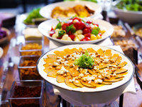 【平日食後のコーヒー紅茶付き】30種類のデリ＆サラダバー+焼きたてポップオーバー