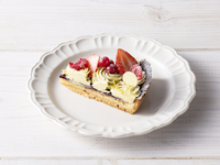 ピスタチオとベリーのクリスマスタルト(ピース)