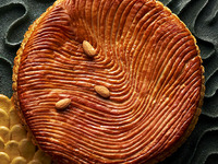 【TAKEOUT-PIERRE HERMÉ PARIS-GALETTE DES ROIS】Galette Infiniment Amande(18cm) ¥4,320