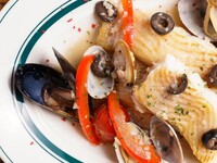 【2025忘年会】【2H飲み放題】(クラフトビール2種含ビール3種・スパークリングも) シカゴピザとアクアパッツァコース...6,200yen 2名様~