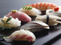 <午餐>9件omakase ◇隨意享受手握壽司和arajiru湯的手藝。
