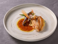 【平日】11：30より入店可　赤白ワイン付+前菜ブッフェ+選べるメインで楽しむモダンランチ