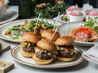 2時間飲み放題付＋人気スライダーバーガー含む豪華全9品⭐︎スタンダードプラン