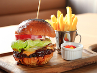 【テイクアウト】国産牛100％ローズホテル横浜ビーフバーガー