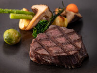 ≪Dinner Set≫Grilled Steak（Australian Tenderloin） with Steamed Vegetables - Choice of Japanese-Style or Western-Style Sauce