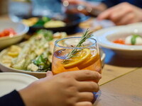 A full 3 hours! Casual plan & free drinks included [A meat bar plan with 9 kinds of meat dishes, including 3 kinds of appetizers, herb-grilled young chicken, and thick-sliced bacon prosciutto! A plan that includes beer, highballs, various sours, and our proud wine buffet! Please use it for various banquets!]