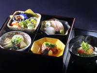 松花堂弁当 「𠮷」 　※ご昼食・フロア席限定