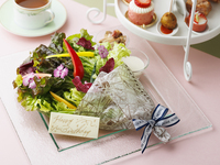 ≪平日限定≫数量限定！記念日やお祝いに！【シーザーブーケ＆ロゼスパークリングワインまたは選べるノンアルコールカクテル付き】ストロベリー＆抹茶アフタヌーンティー