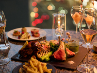 3/22- 4/13  Dinner[Limited time offer: Cherry blossom terrace plan] Lamb and spiced chicken meat platter for main course Enjoy cherry blossom viewing on the open terrace.