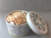 Four-leaf clover gift cookie tin